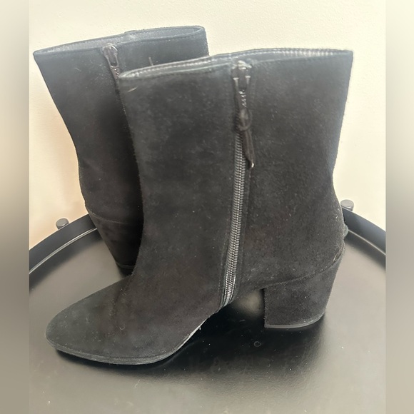 Stuart Weitzman Black Suede Zip Up Bacari Booties Size 8 - Picture 3 of 6